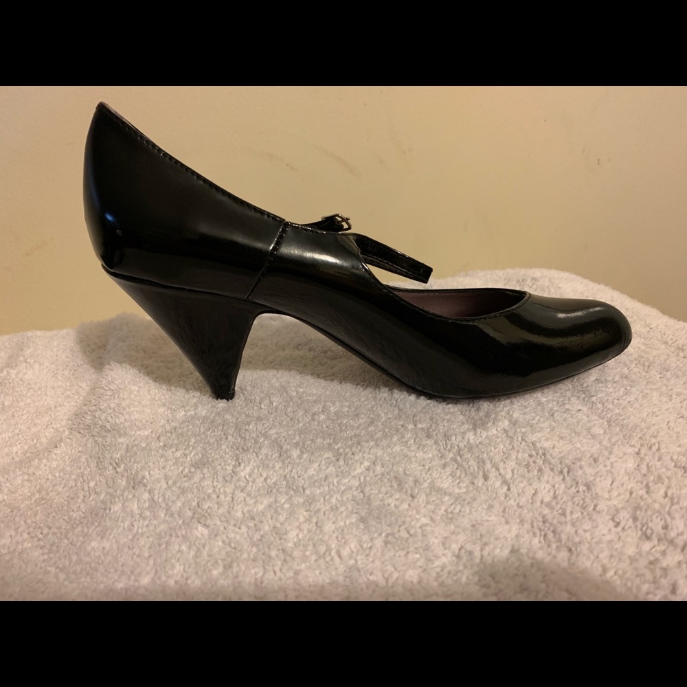 Shoes - Picture 2 of 5